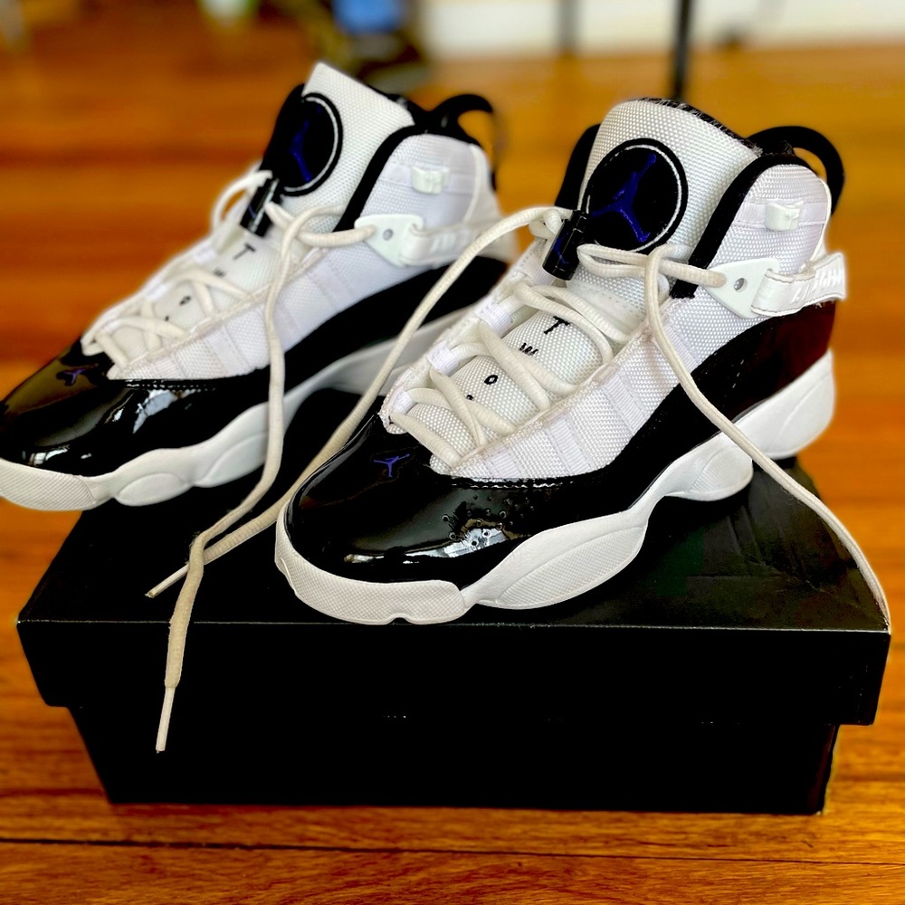 Youth Air Jordan excellent condition size 6!